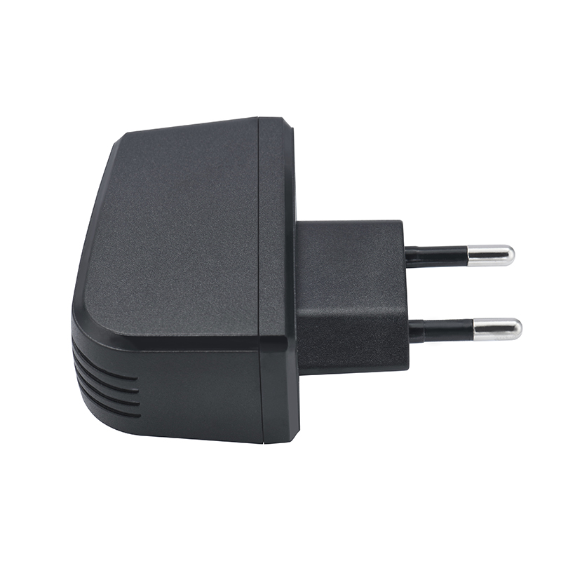 6W歐規usb側插電源(黑色)